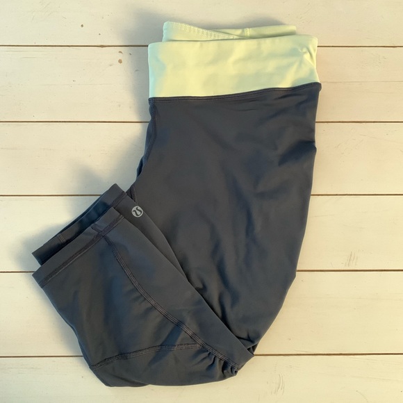 Lululemon // Capri Size 10 - Picture 2 of 16